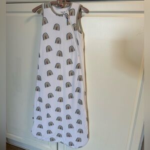 Kyte BABY White Sleep Sack with Neutral Rainbow Motif